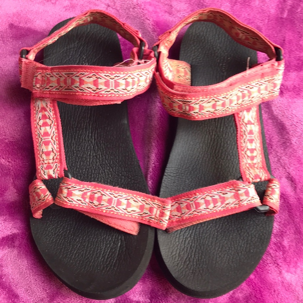 Water shoes/ sandals will fit size 7/8